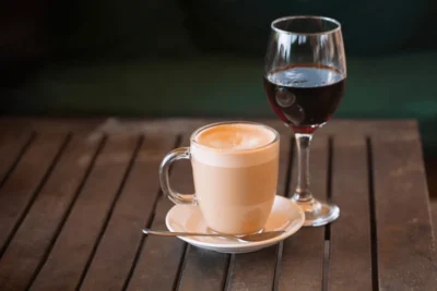 cafe vinho maleficios dentes